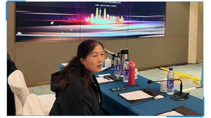 集團(tuán)財(cái)務(wù)總監(jiān)劉清華在聽(tīng)取了銷售部門的數(shù)據(jù)對(duì)比與銷售人員的分析后，她提出應(yīng)該加強(qiáng)客戶的銷售服務(wù)