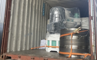 2套160kw鋸末顆粒機(jī)發(fā)往東南亞，生產(chǎn)線(xiàn)已裝車(chē)，準(zhǔn)備發(fā)貨